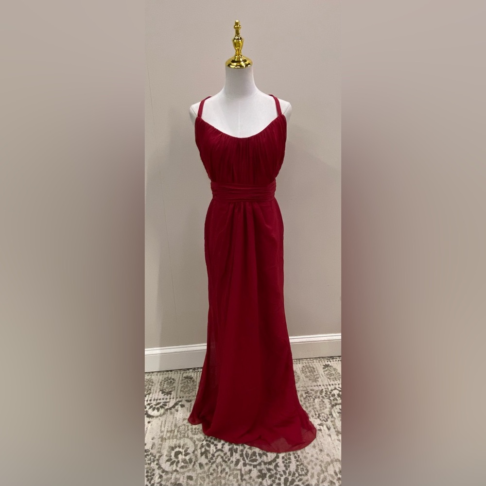 Chic Red Maxi Dress for Elegant Occasions - Picture 1 of 5
